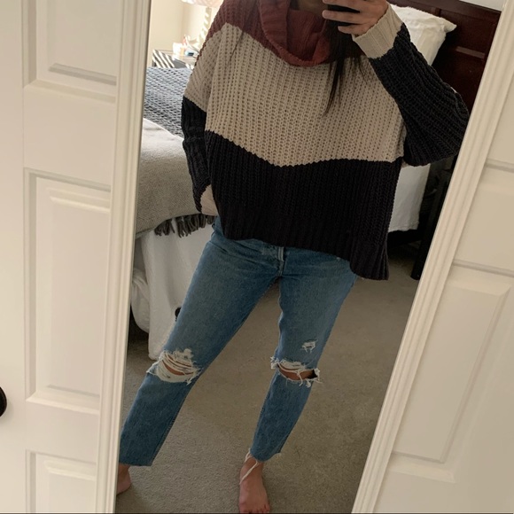 Cowl Neck Color-block Sweater - Picture 3 of 5